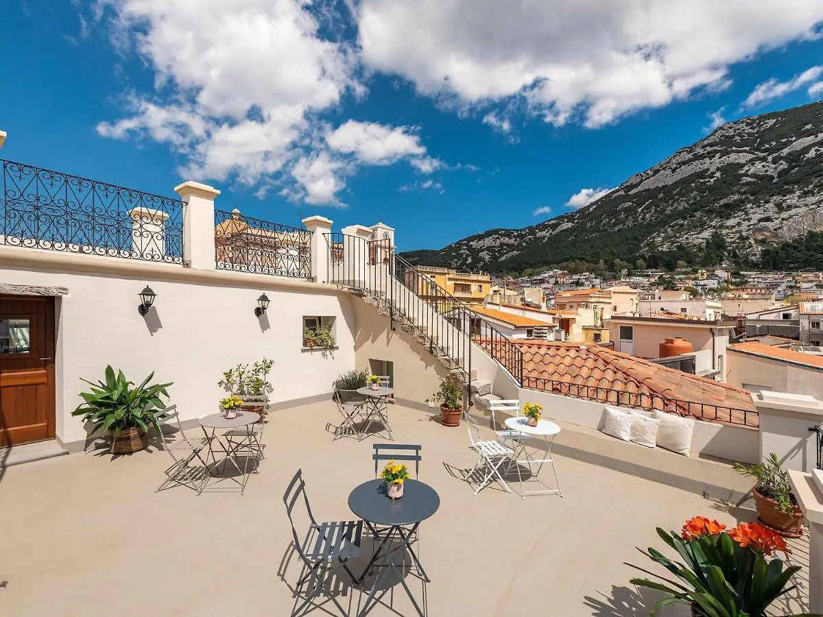 Palazzo Cherchi Dorgali 0*,